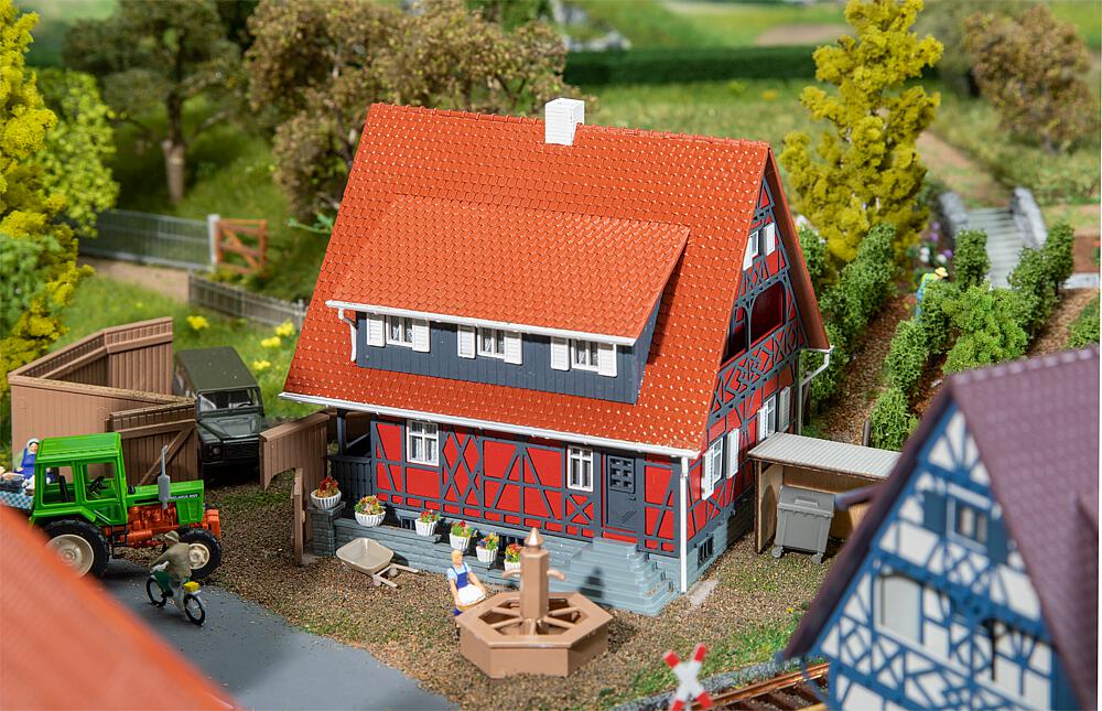 Faller 130587 Fachwerkhaus mit Brunnen - 1:87 Spur H0 - Bausatz - Neu