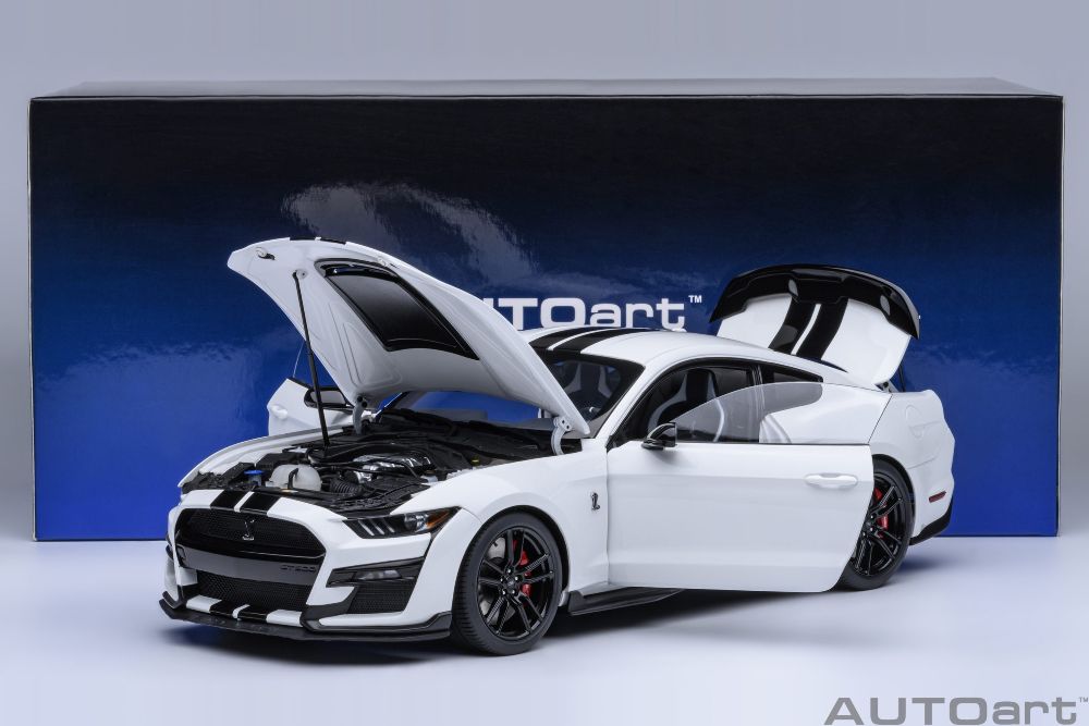 AUTOart 73095 Ford Mustang Shelby GT500 (oxford white) 1:18 Neu