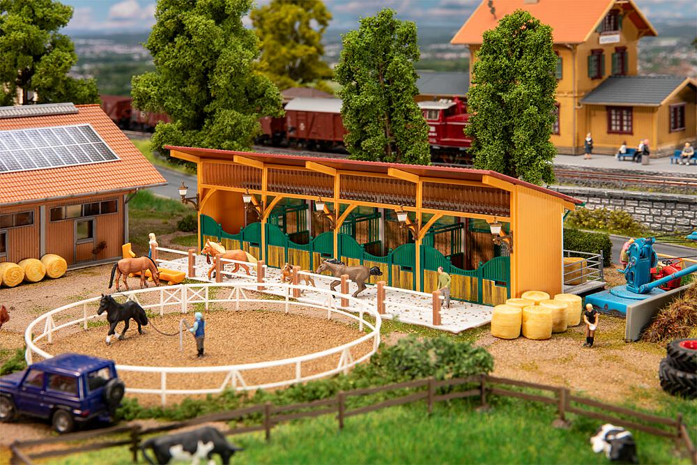 Faller 130597 Pferdestall mit 4 Pferden 1:87 Spur H0 Bausatz Neu