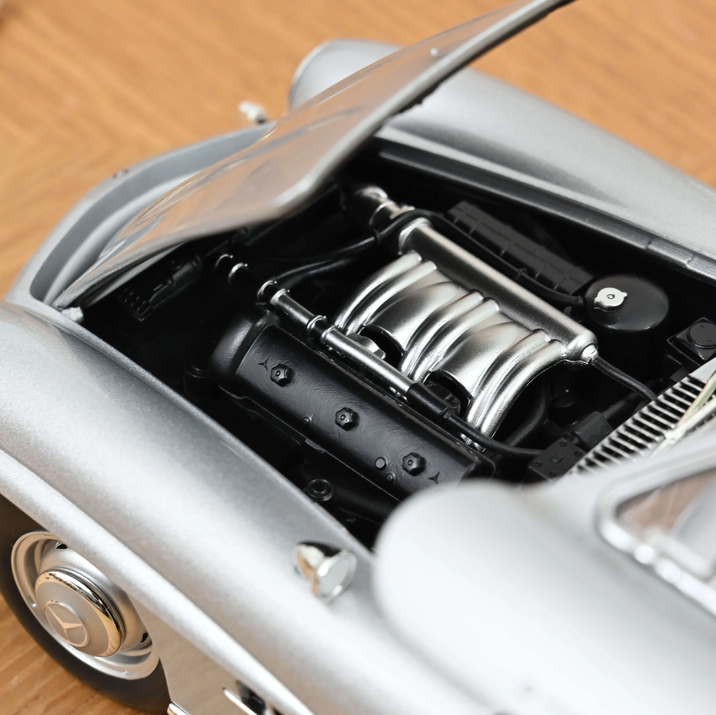 Norev 183857 Mercedes-Benz 300 SL 1954 Silber 1:18 Standmodell