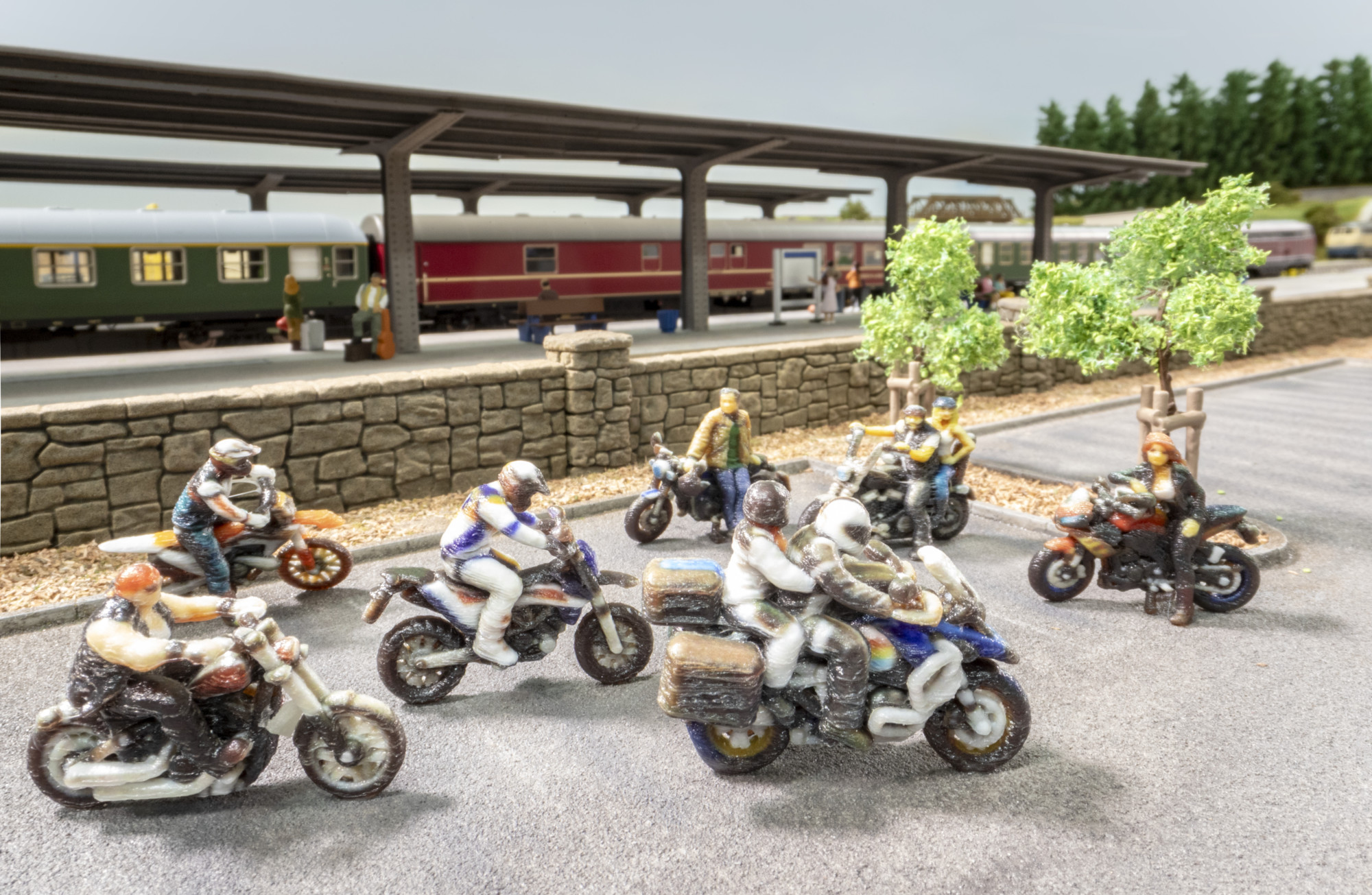 Noch 10900 Tourenmotorrad mit Sozia, fahrend