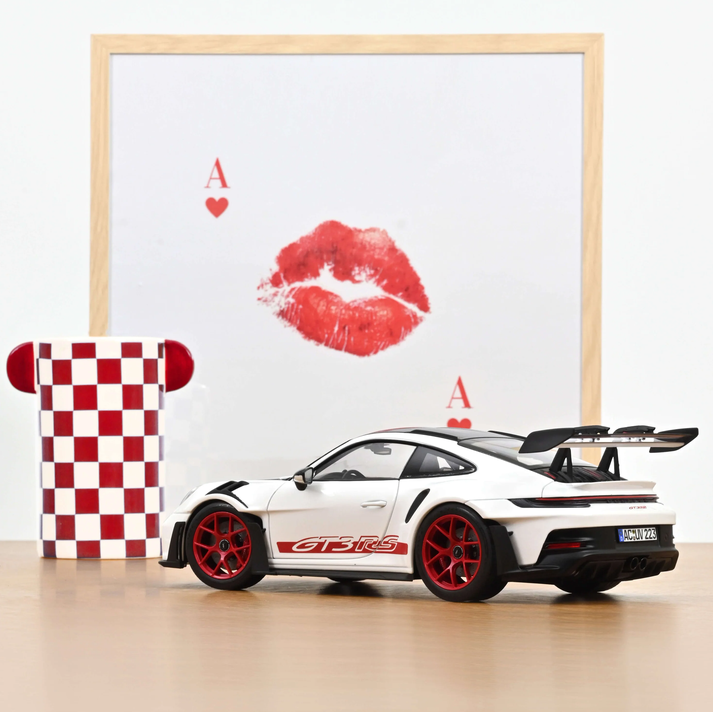 Norev 187373 Porsche 911 GT3 RS mit Weissach-Paket 2022 1:18 NEU
