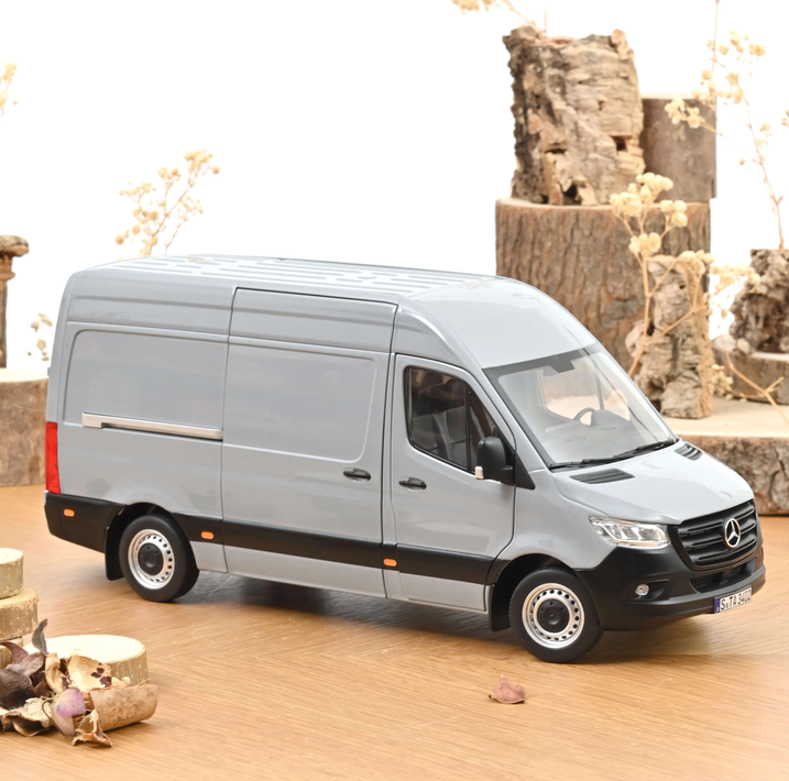 Norev 183042 Mercedes-Benz Sprinter 2018 Grau 1:18 Standmodell