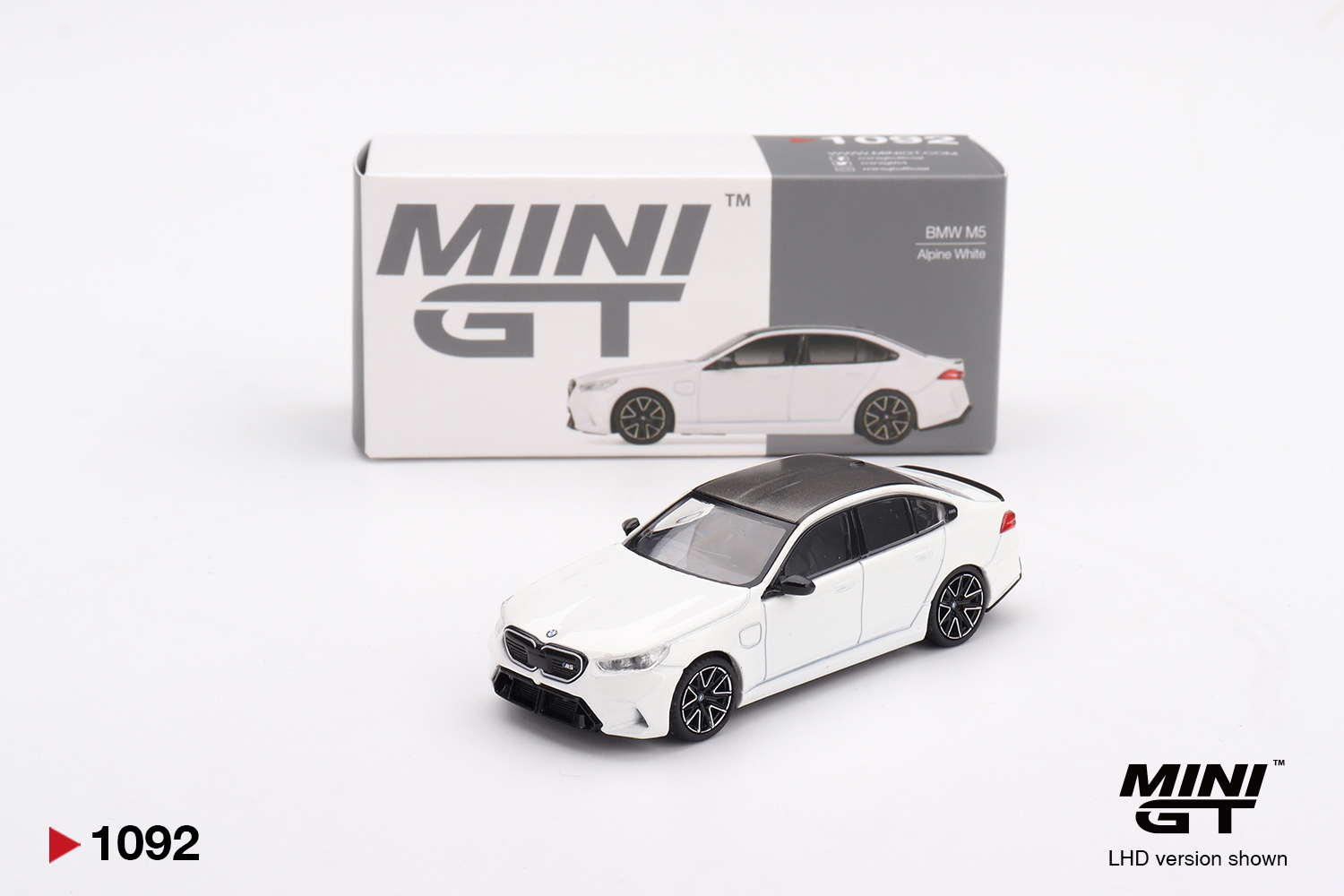 Mini GT 1092 BMW M5 (G90) Alpine White 2025 1:64 Standmodell NEU