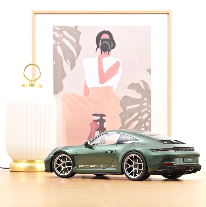 Norev 127552 Porsche 911 S/T 2023 Malachitgrünmetallic 1:12 NEU