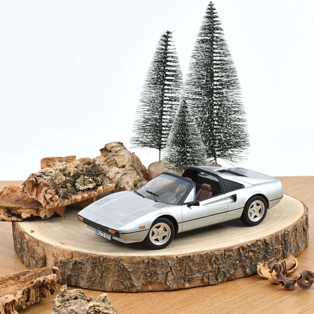 Norev 187934 Ferrari 308 GTS 1982 Silber 1:18 Standmodell NEU OVP
