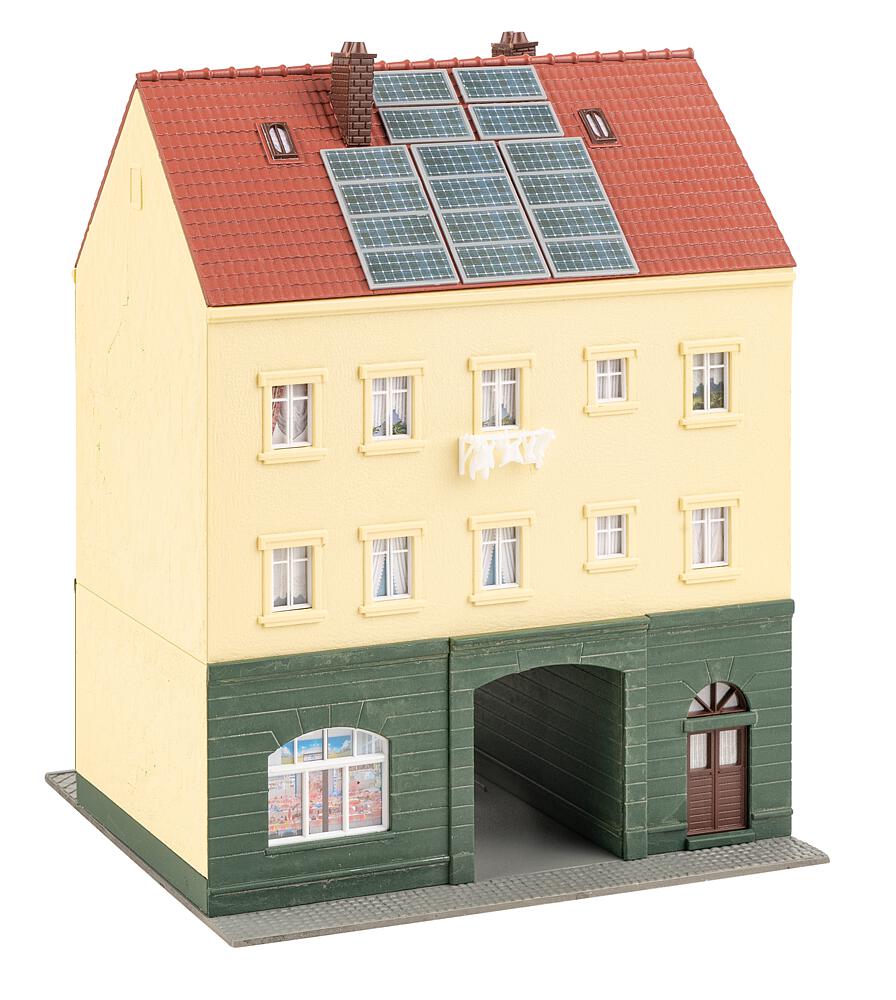 Faller 130628 Stadthaus mit Modellbaugeschäft - 1:87 Spur H0 - Bausatz