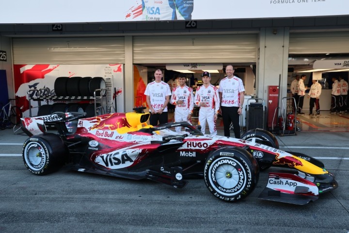 Minichamps 117260341 ARVID LINDBLAD JAPANESE GP 2026 1:18