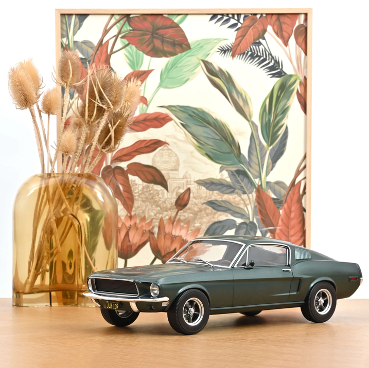 Norev 122702 Ford Mustang Fastback 1968 Satin Grün metallic 1:12