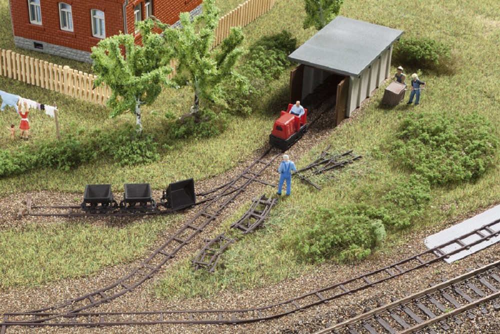 Auhagen 43700 Feldbahnset mit Lokschuppen