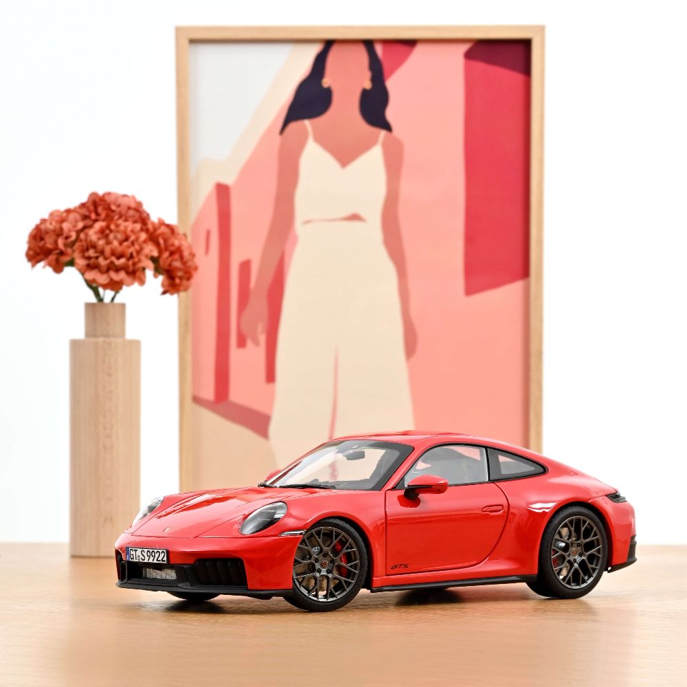Norev 187171 Porsche 911 Carrera 2025 Indischrot 1:18 Standmodell