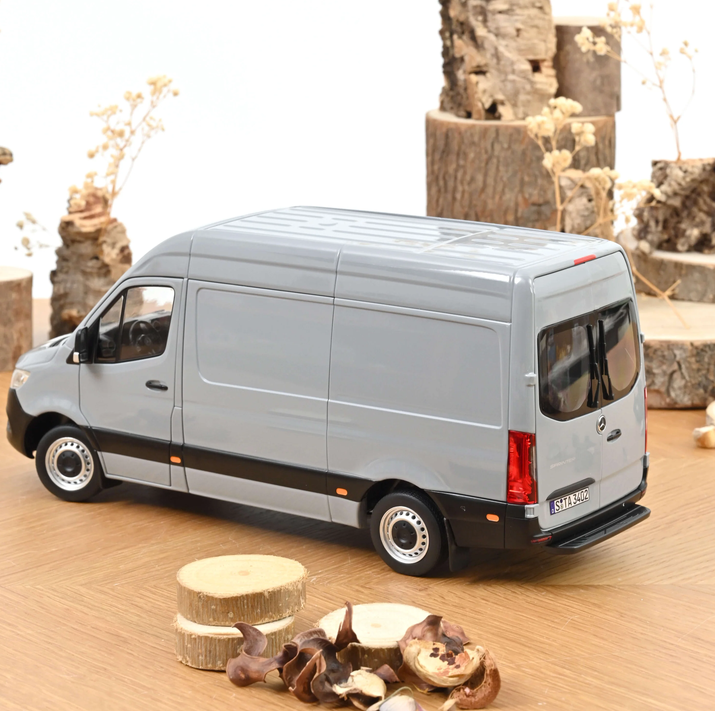 Norev 183042 Mercedes-Benz Sprinter 2018 Grau 1:18 Standmodell