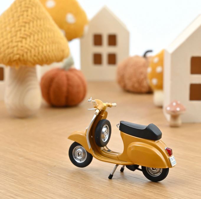 Norev 182080 Vespa 50 R 1969 Positano Gelb 1:18 Standmodell NEU