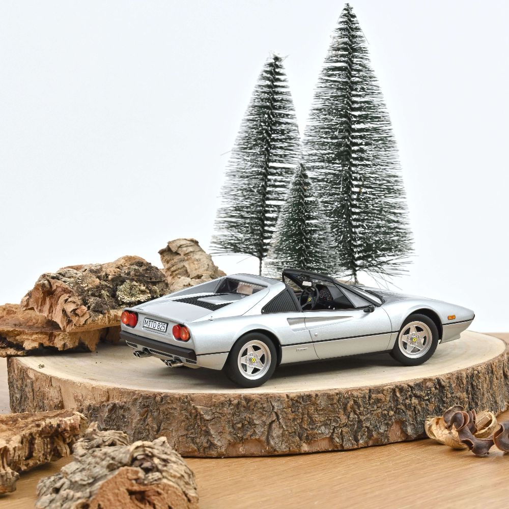 Norev 187934 Ferrari 308 GTS 1982 Silber 1:18 Standmodell NEU OVP