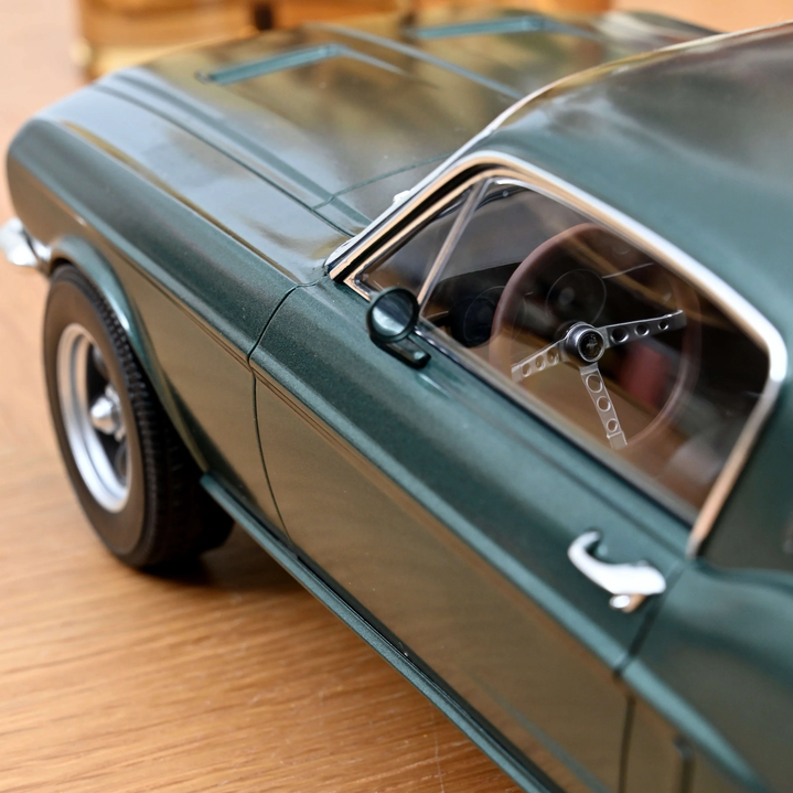 Norev 122702 Ford Mustang Fastback 1968 Satin Grün metallic 1:12