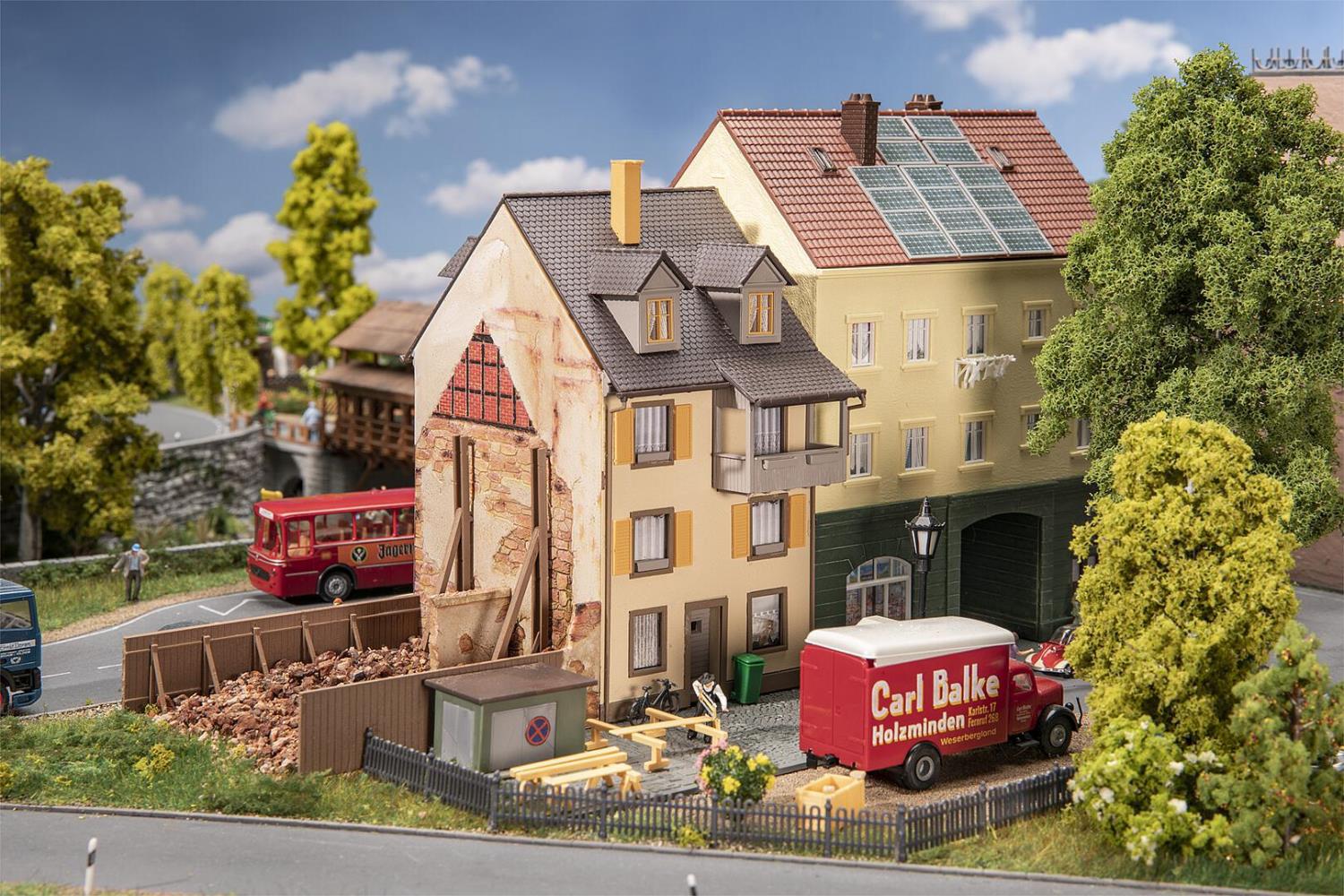 Faller 130692 Altstadthaus mit Bretterzaun 1:87 Spur H0 Bausatz Neu