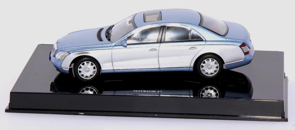 Drechsler 66961955 Maybach 57 azur metallic Automodell 1:43