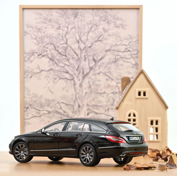 Norev 183944 MB CLS Shooting Brake 2011 Obsidianschwarz metallic 1:18