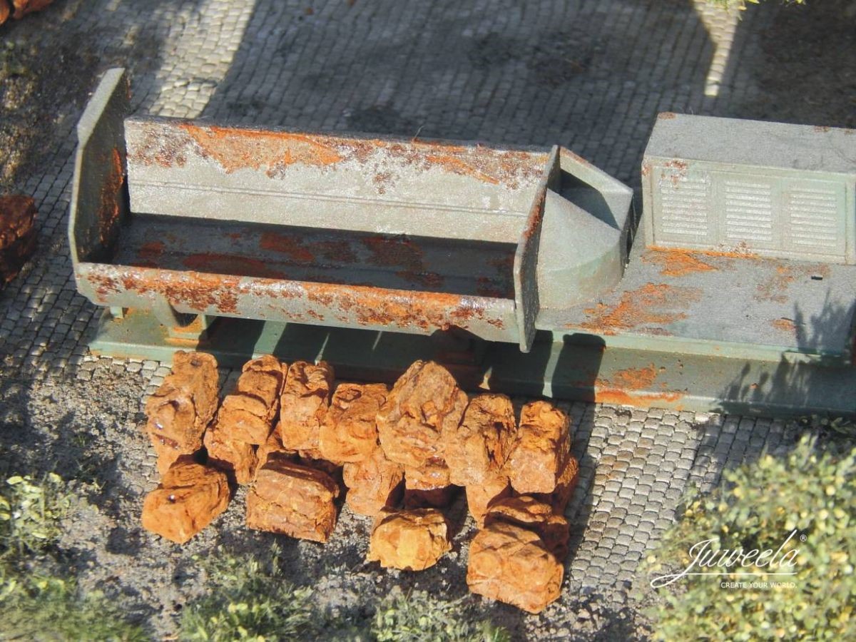 Juweela 28217 Schrottautos gepresst, rostig Echtrost, 40g (Miniatur)