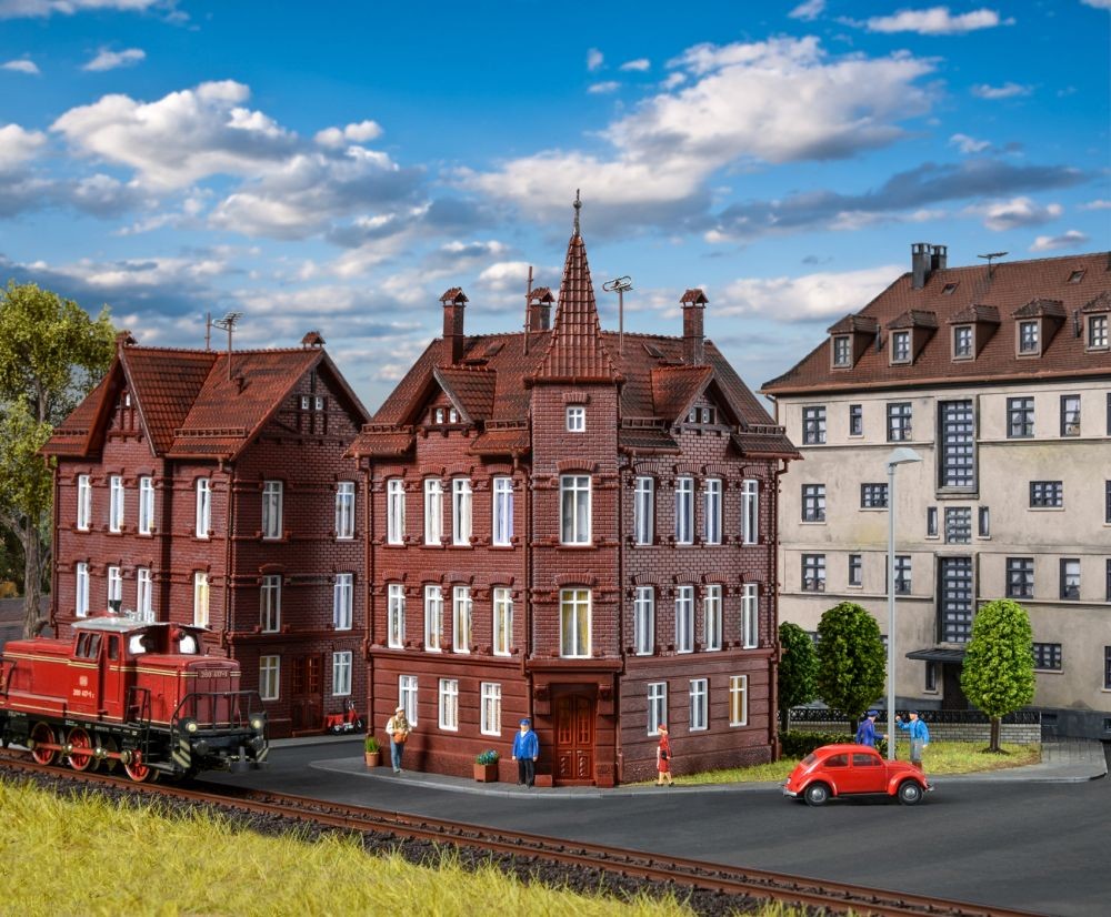 Vollmer 43807 H0 Eisenbahner-Wohnhaus, Eckhaus