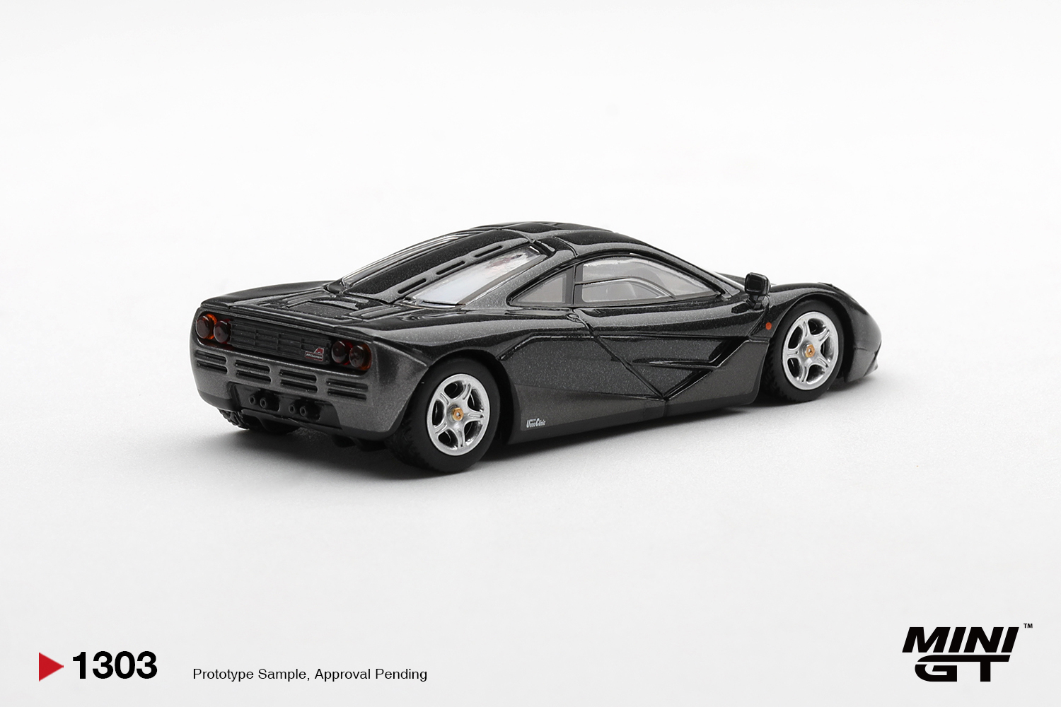Mini GT 1303 1:64 MCLAREN F1 BLUE BLACK METALLIC 1993