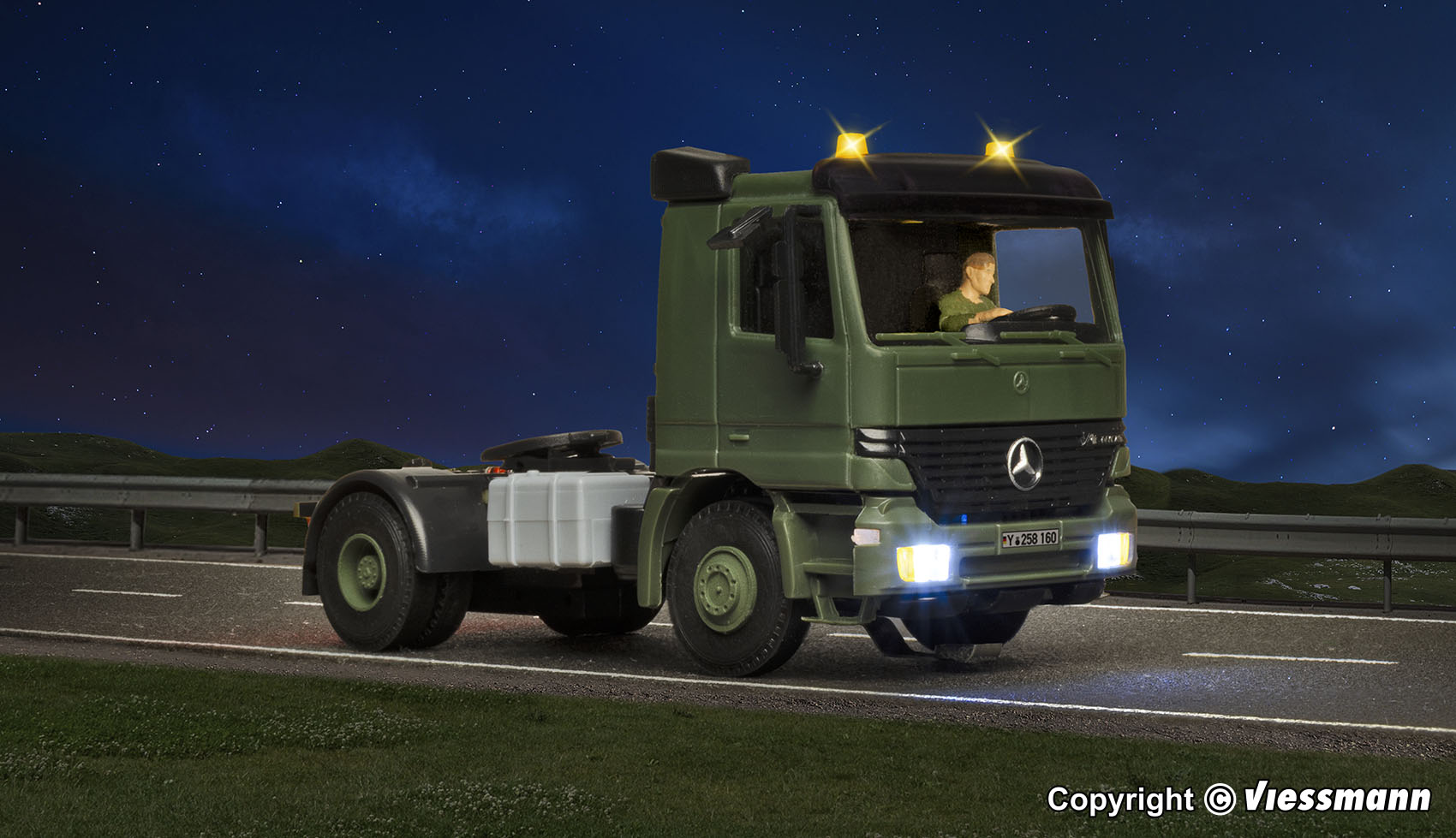 Viessmann 8160 MB ACTROS 2-achs Sattelschlepper Militär Basis Spur H0
