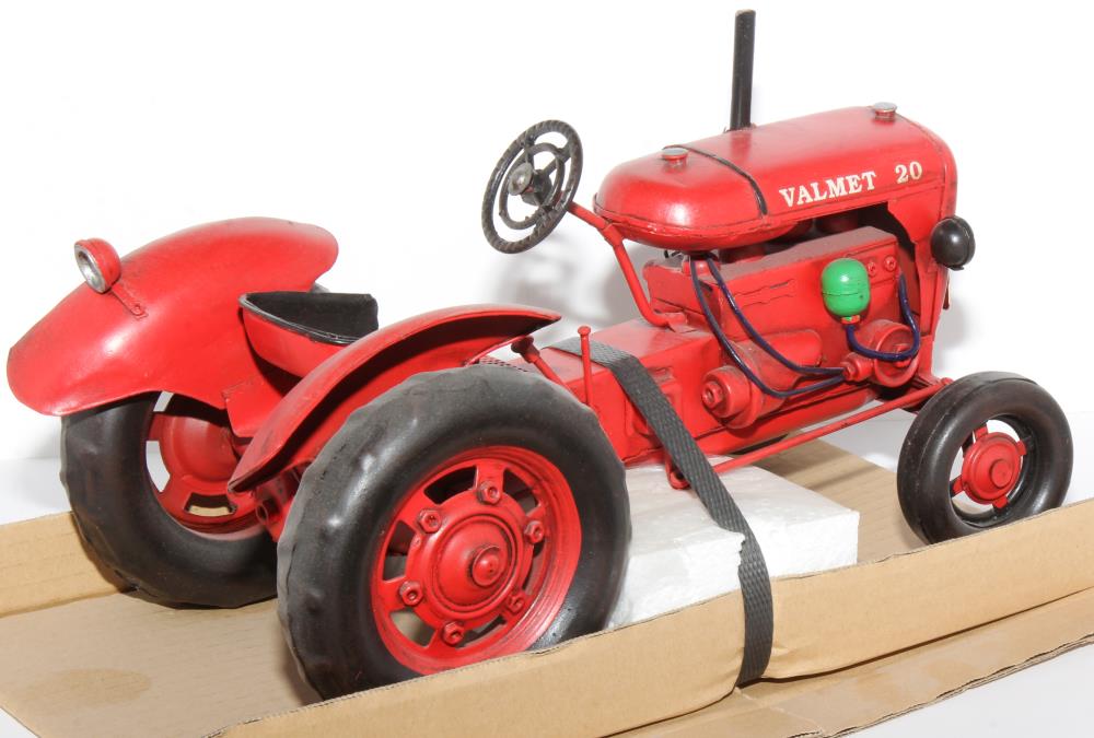 TinPlates/Minichamps Q621-1 Valmet 20 1955 rot Traktor Blechmodell 1:18