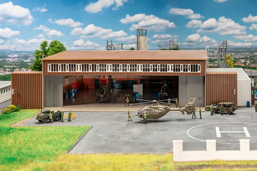 Faller 144111 Hangar mit Hubschrauber 1:87 Spur H0 Bausatz Neu