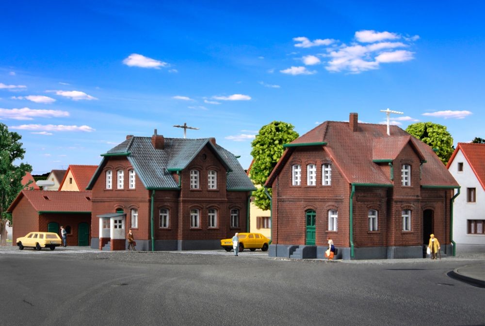 Kibri 36784 Z Werkswohnhaus, 2 Stück und ein Nebengebäude