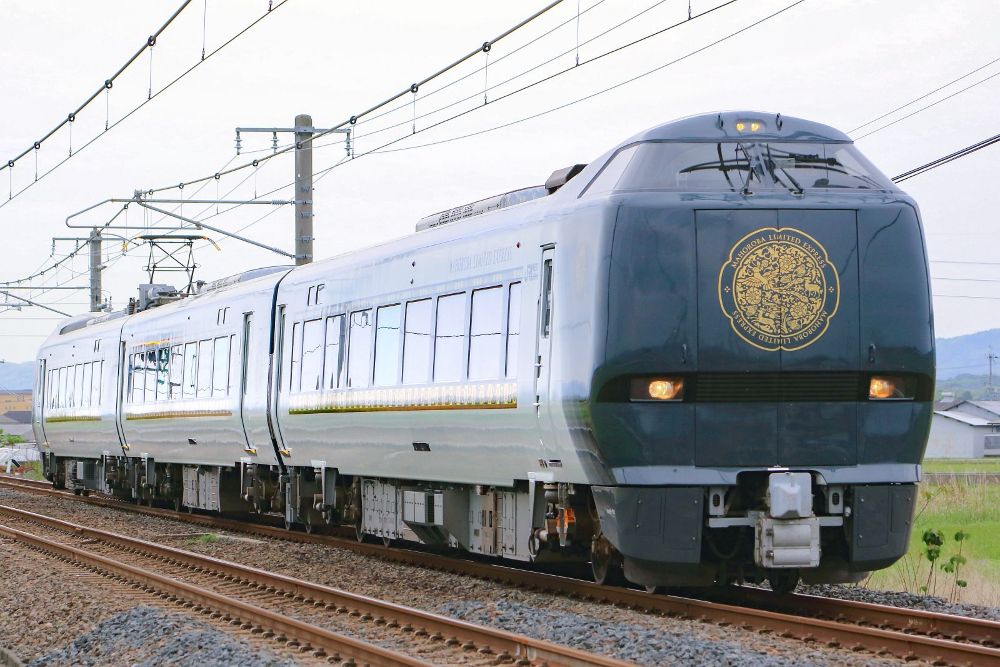 Kato 10-2146 Triebzug Serie 683, 3-tlg. JR West/Mahoroba Express Spur N