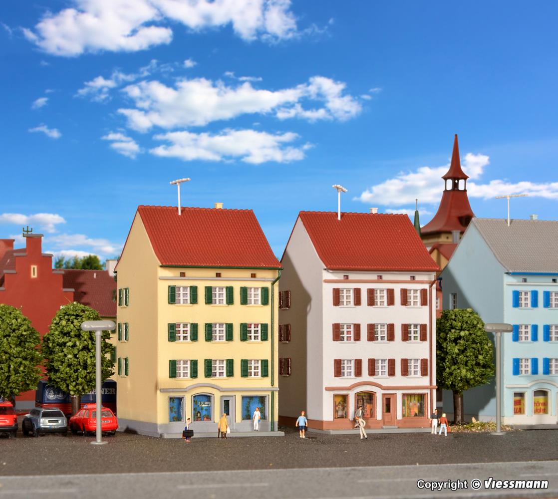Kibri 36843 Mehrstöckiges Wohnhaus mit Ladengeschäft Spur Z