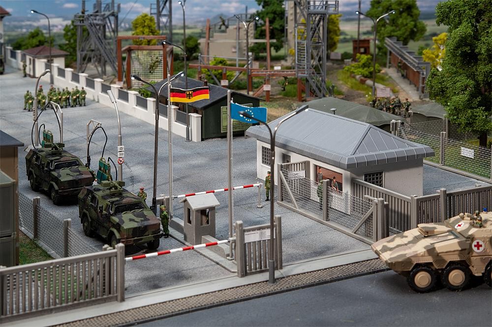 Faller 144102 Wachgebäude mit Schlagbaum 1:87 Spur H0 Bausatz