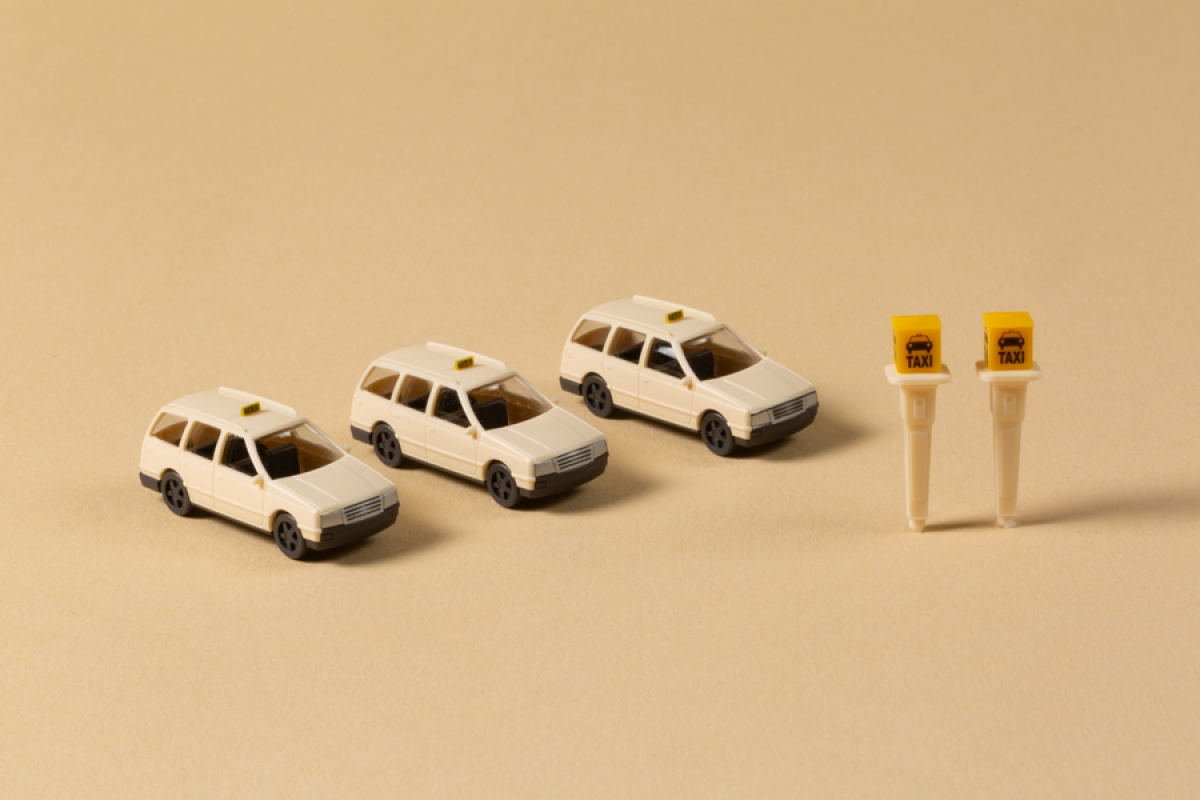 Auhagen 43676 PKW Taxi mit Rufsäulen 1:120 Spur TT Neu OVP