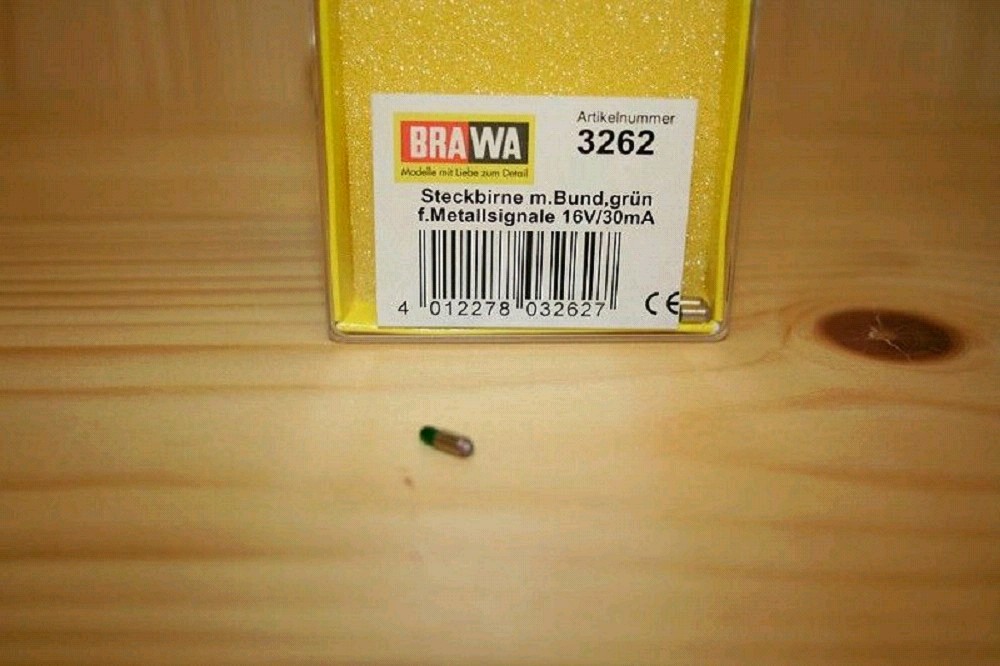 Brawa 3262 Steckbirne mit Bund grün