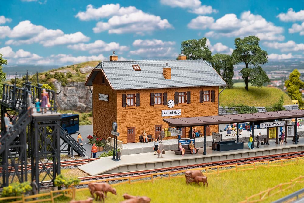 Faller 190095 Aktions-Set Bahnhof Eisele an der Halde 1:87 Spur H0