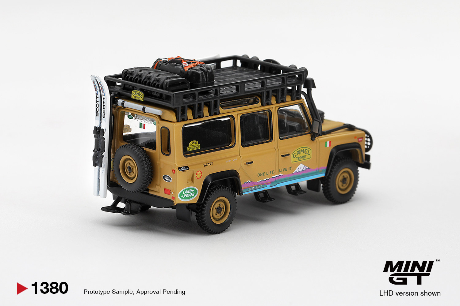 Mini GT 1380 1:64 LAND ROVER DEFENDER 110 CAMEL TROPHY