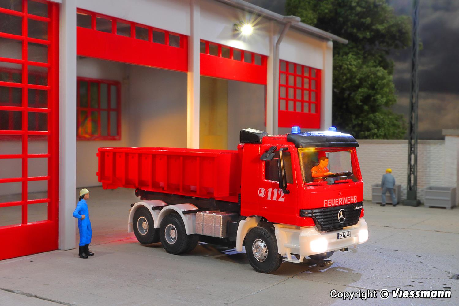 Viessmann 8050 Feuerwehr MB ACTROS 3-achs 1:87 Spur H0 Neu OVP