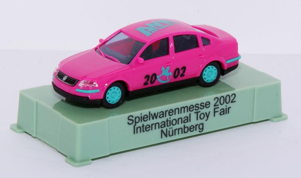 AWM PKW VW Passat Messe 2002, 1:87, pink, OVP
