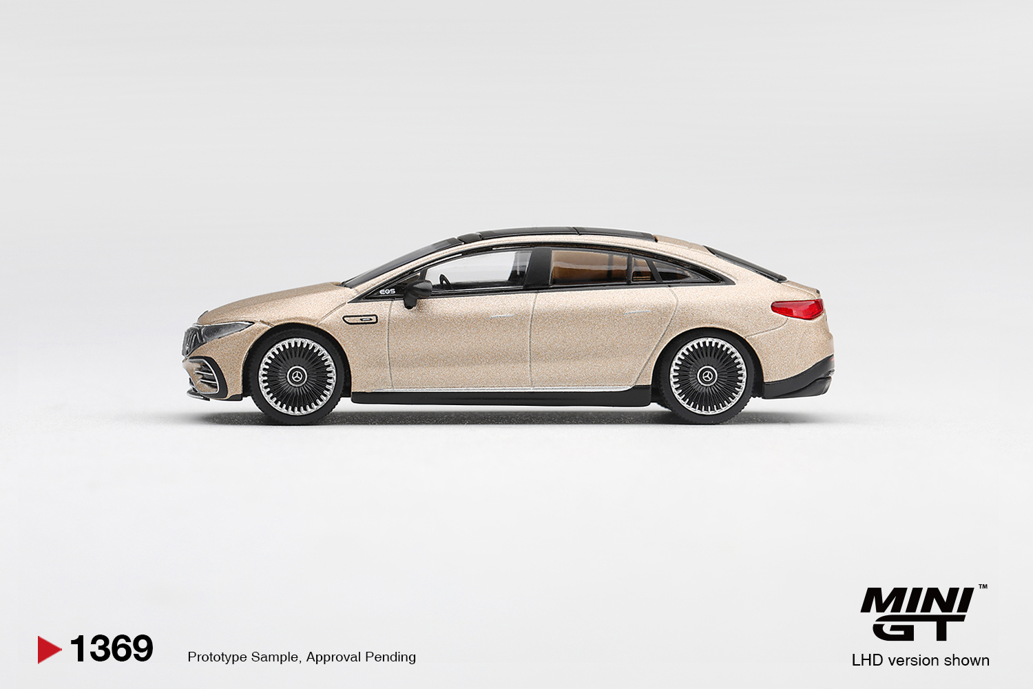 Mini GT 1369 1:64 MB EQS 53 SIGNATURE KALAHARI GOLD MAGNO 2025