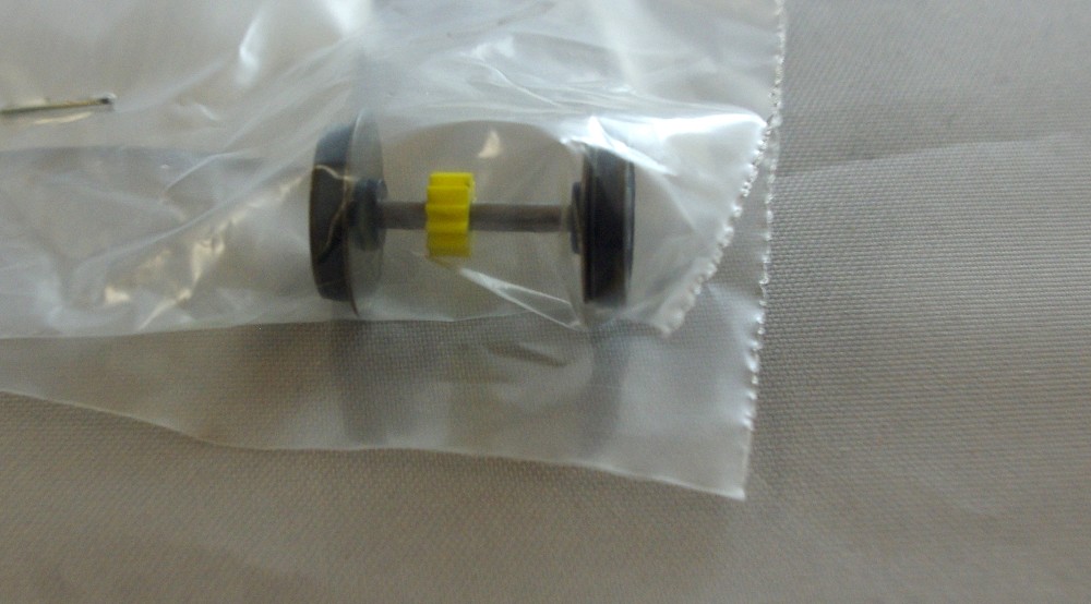 Roco 112463 Radsatz mit 2 Haftringen und Zahnrad