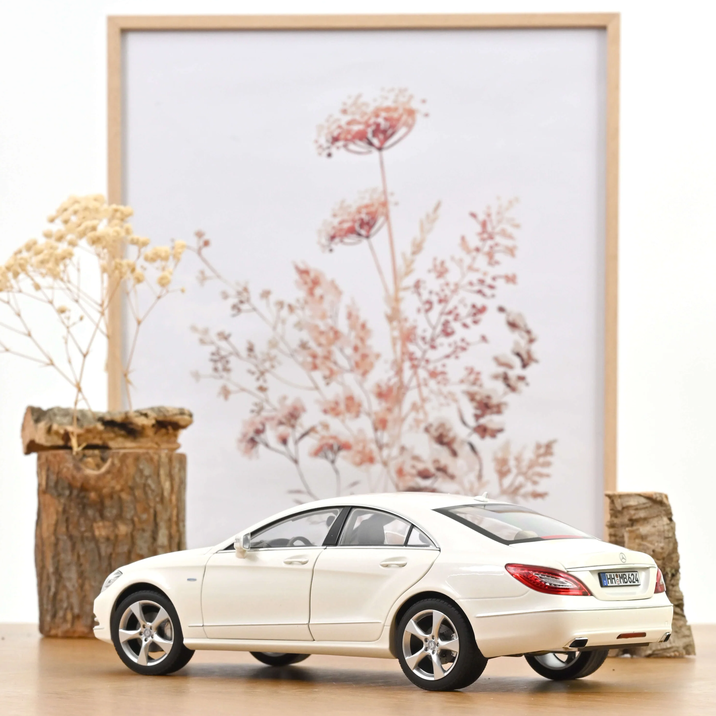 Norev 183943 Mercedes-Benz CLS Coupe 2011 Brillantweiß metallic 1:18