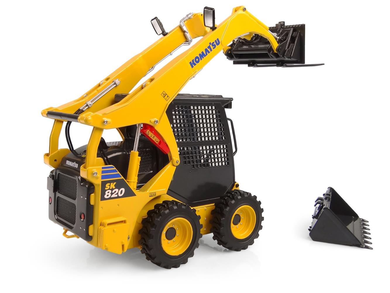 Universal Hobbies UH8177 Komatsu SK820 with 2 implements 1:25 Standmodell
