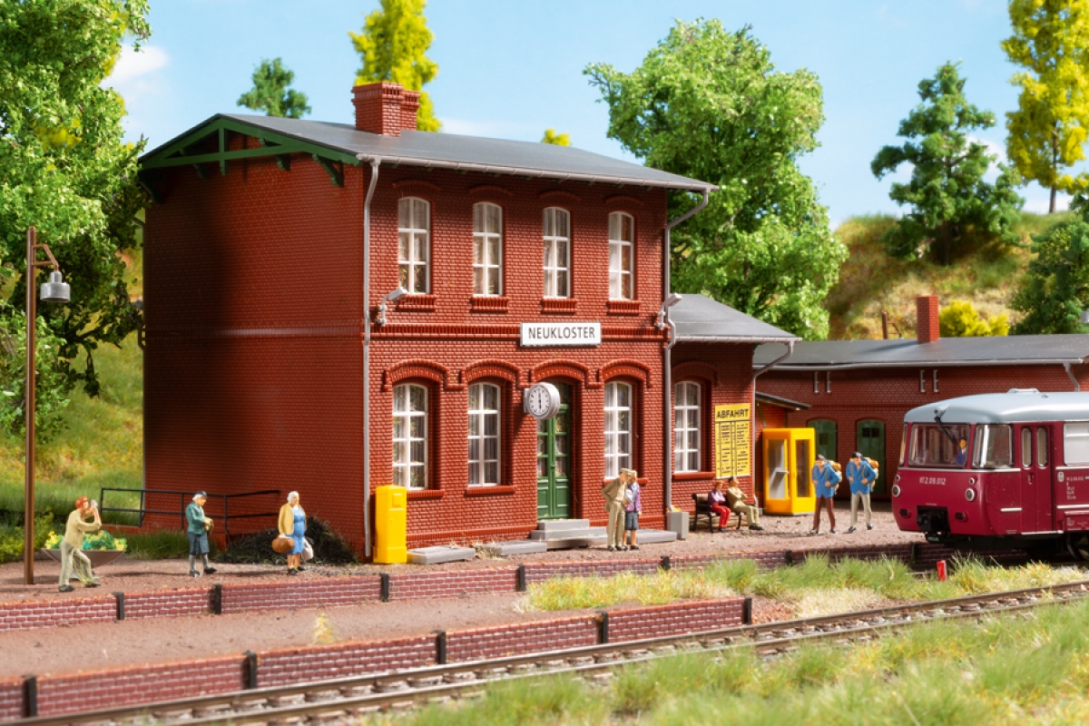 Auhagen 15106 Set Bahnhof Neukloster - Spur H0 - Bausatz - Neu - OVP
