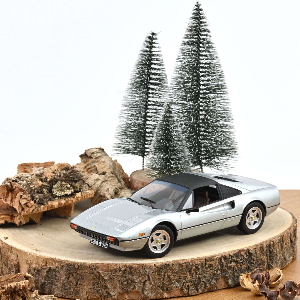 Norev 187934 Ferrari 308 GTS 1982 Silber 1:18 Standmodell NEU OVP