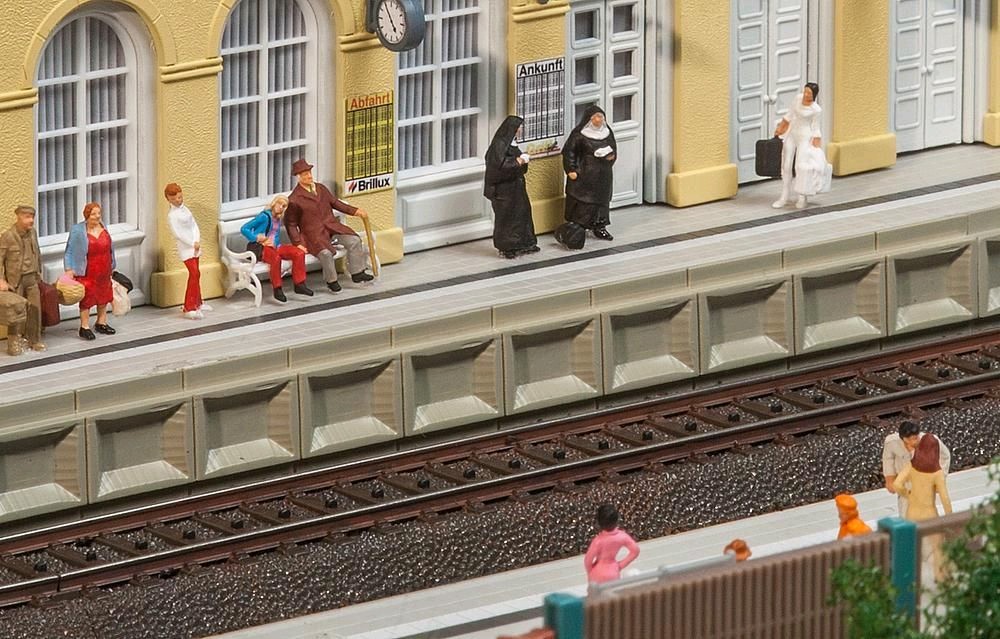 Faller 120100 Moderner Bahnsteig für C-Gleis 1:87 Spur H0 Bausatz Neu OVP