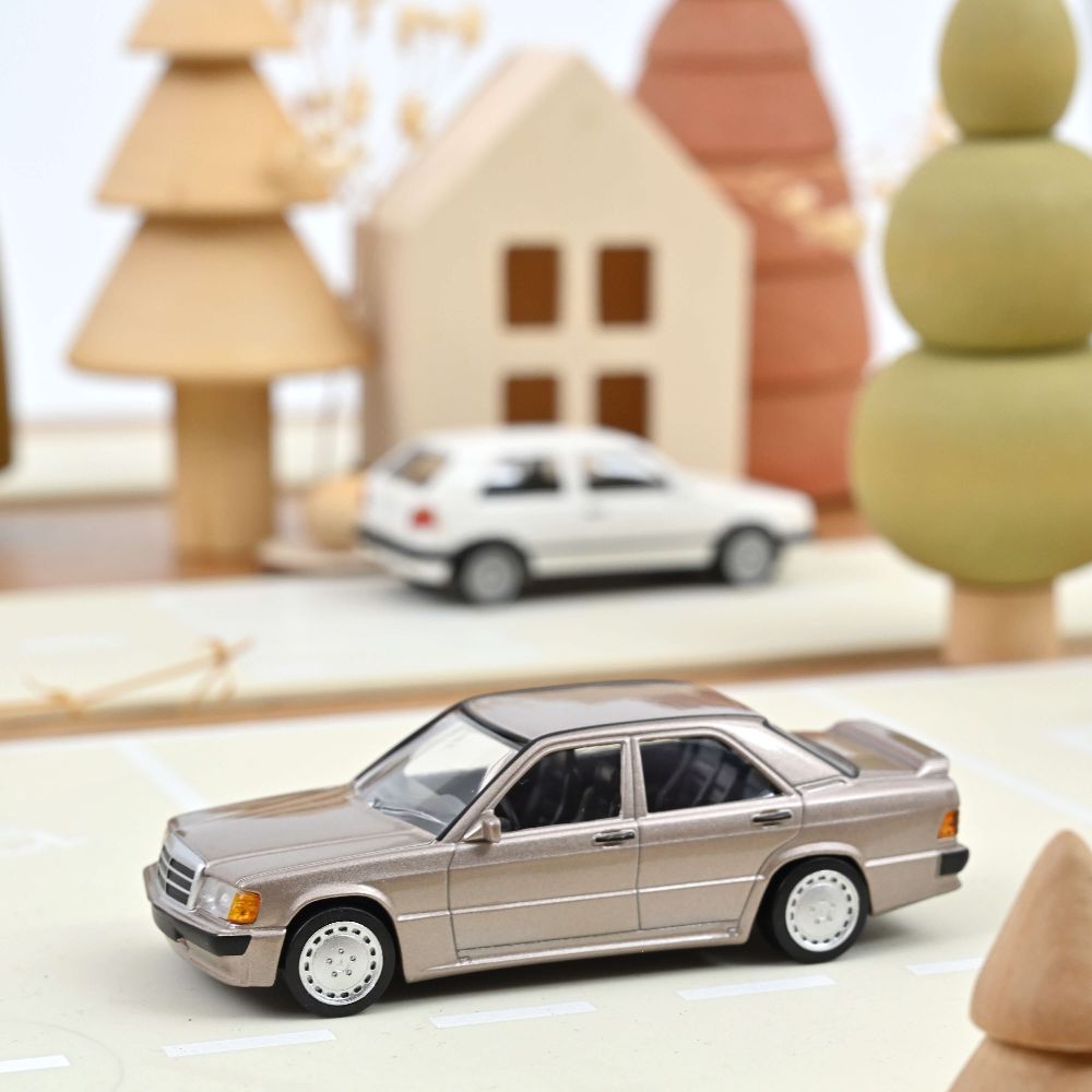 Norev 351211 MB 190E 2.3 16 1984 Metallic Beige Jet-car 1:43 Spur 0