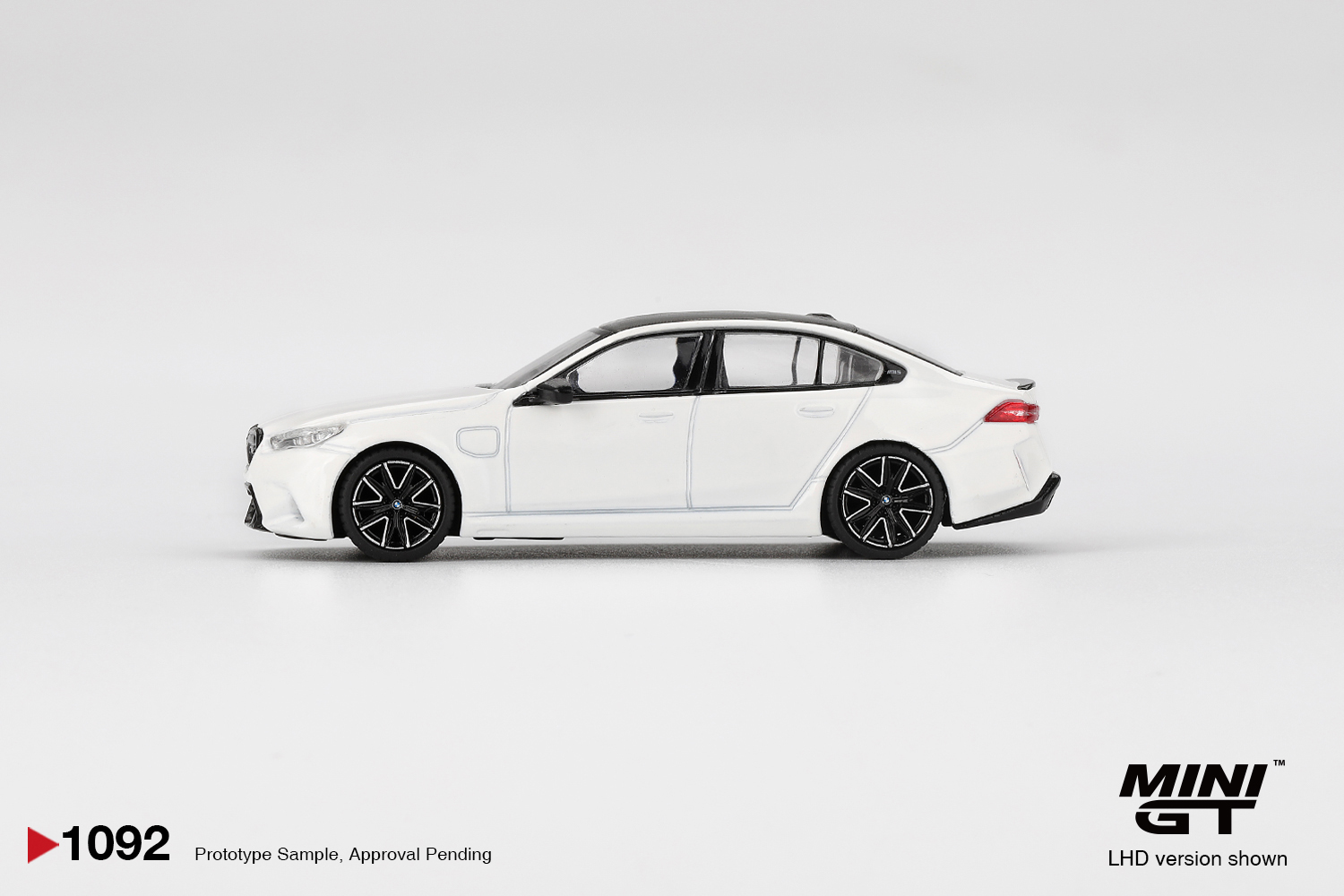 Mini GT MGT01092-L 1:64 BMW M5 (G90) ALPINE WHITE 2025