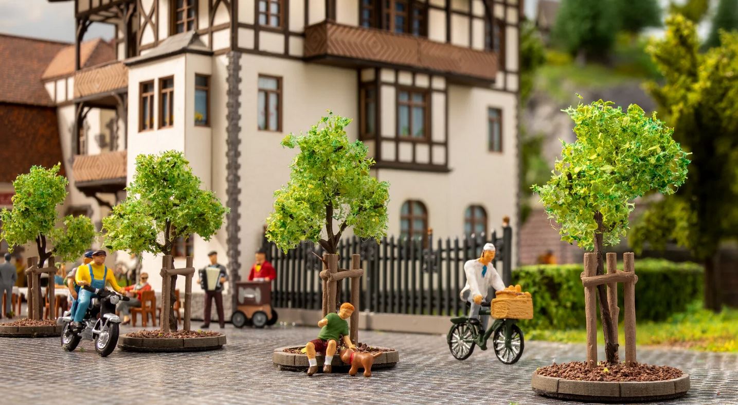 Noch 21538 Junge Bäume mit Baumstützen 1:87/1:120 Spur H0/TT