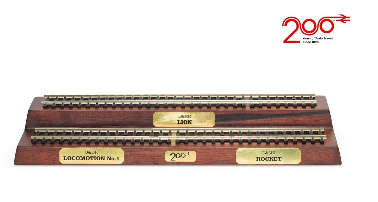 Hornby R30445 Birth of the Railways Train Pack (Railway 200) Spur 00