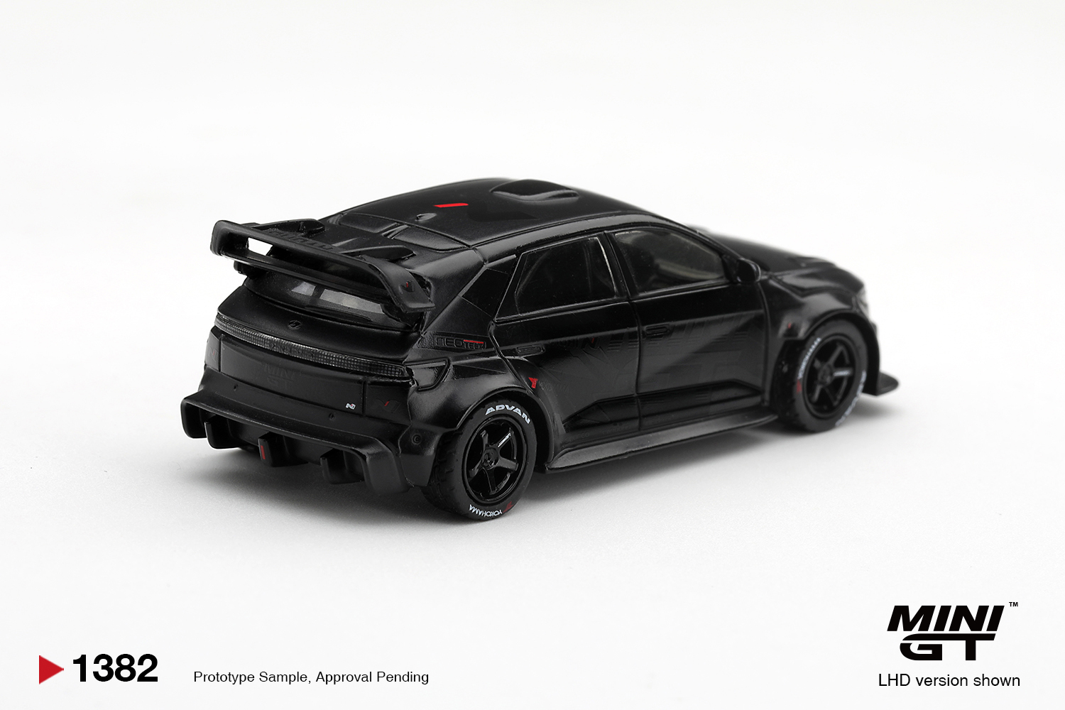 Mini GT 1382 1:64 HYUNDAI IONIQ 5N RS-01T STEALTH 2025